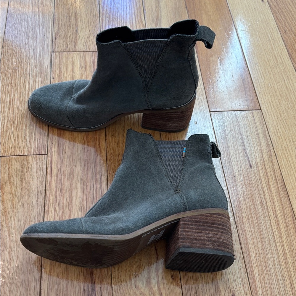Toms Green Suede Leather Heeled 2” Heel Boots Booties size 7